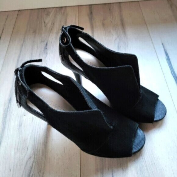 NINE WEST Black Leather Ankle Bootie Heels Sz 7.5 - Picture 2 of 10